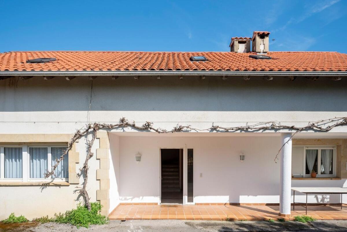 Bárcena de Cicero Casa Con Jardin En Gamaヴィラ エクステリア 写真