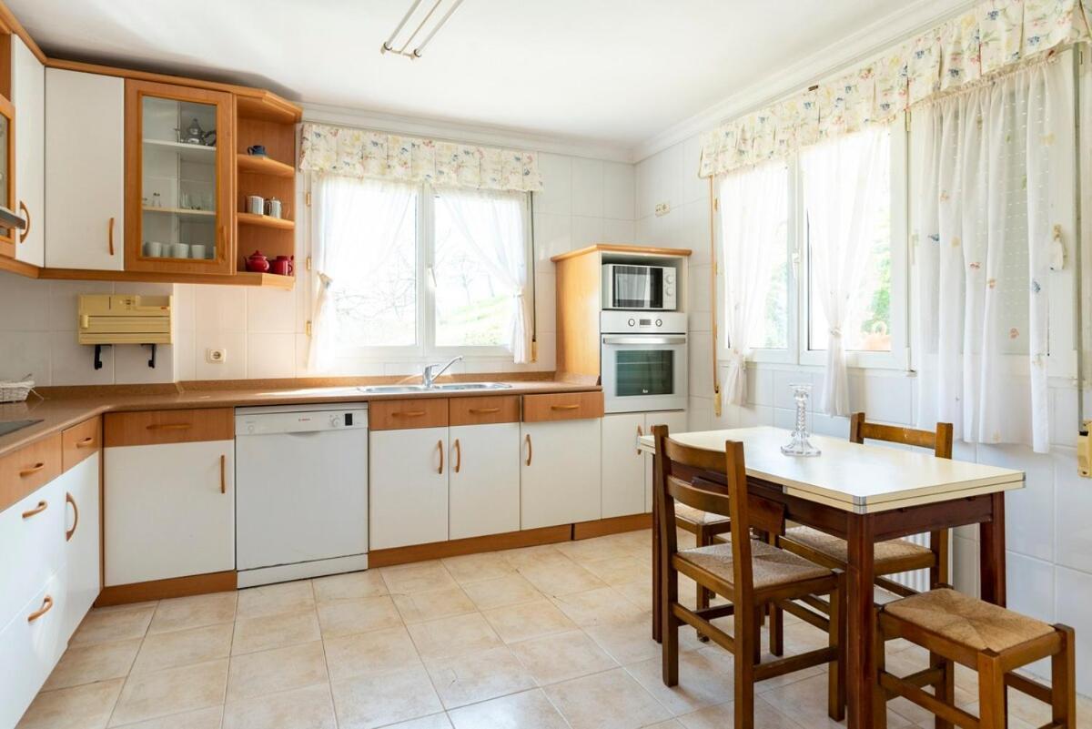 Bárcena de Cicero Casa Con Jardin En Gamaヴィラ エクステリア 写真