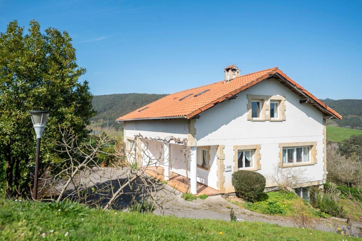 Bárcena de Cicero Casa Con Jardin En Gamaヴィラ エクステリア 写真