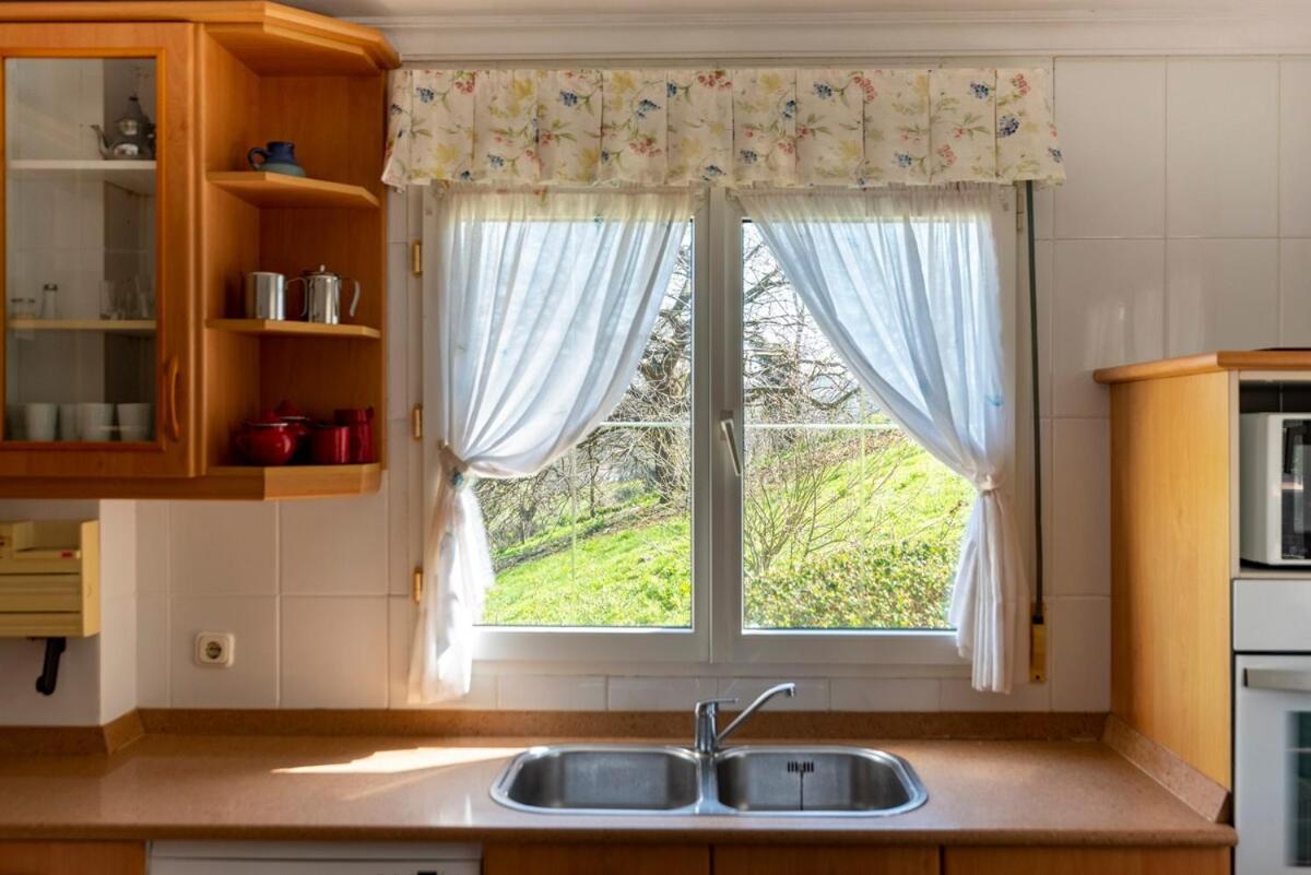 Bárcena de Cicero Casa Con Jardin En Gamaヴィラ エクステリア 写真