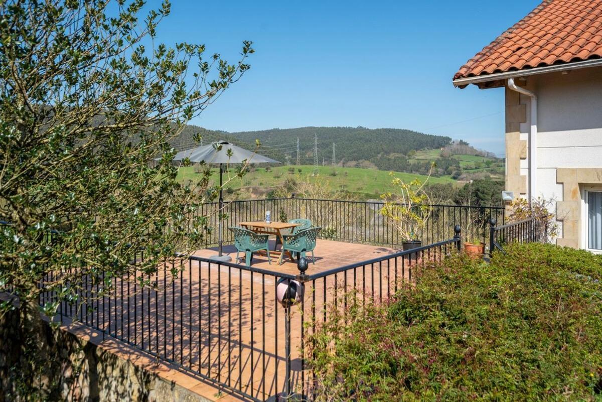 Bárcena de Cicero Casa Con Jardin En Gamaヴィラ エクステリア 写真