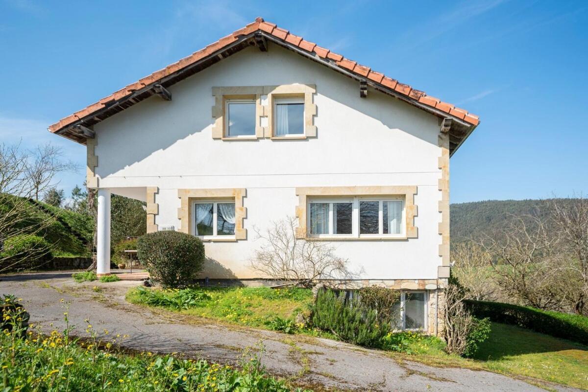 Bárcena de Cicero Casa Con Jardin En Gamaヴィラ エクステリア 写真