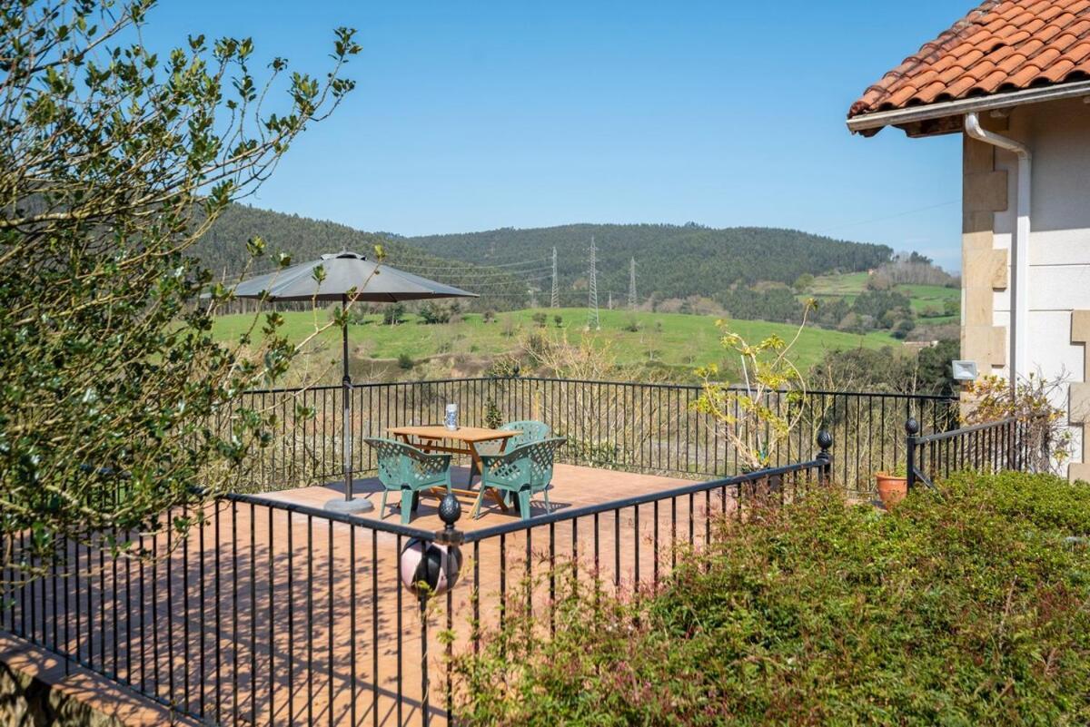 Bárcena de Cicero Casa Con Jardin En Gamaヴィラ エクステリア 写真